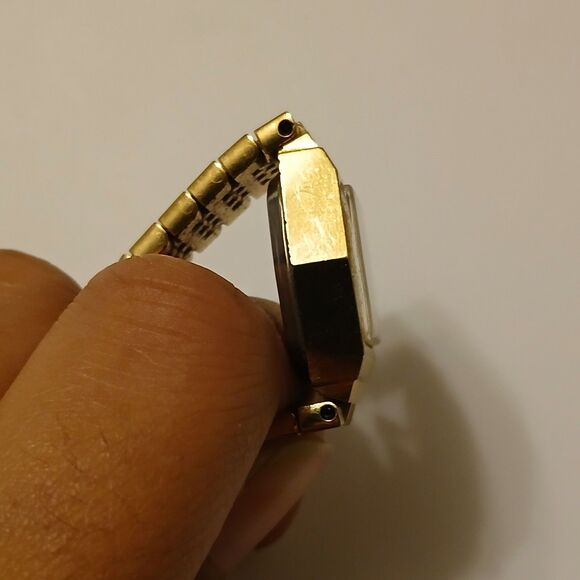 Vtg 80's Timex Q K Cell Women Gold Tone Stainless Steel Watch 5 1/4" Wrist READ - Picture 16 of 16